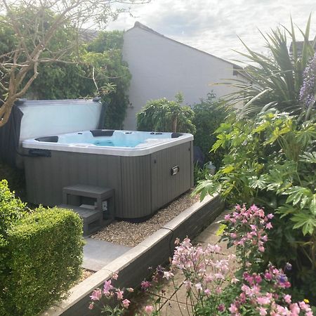 Bryntirion Farmhouse Apartment With Hot Tub Llanfair Caereinion Экстерьер фото