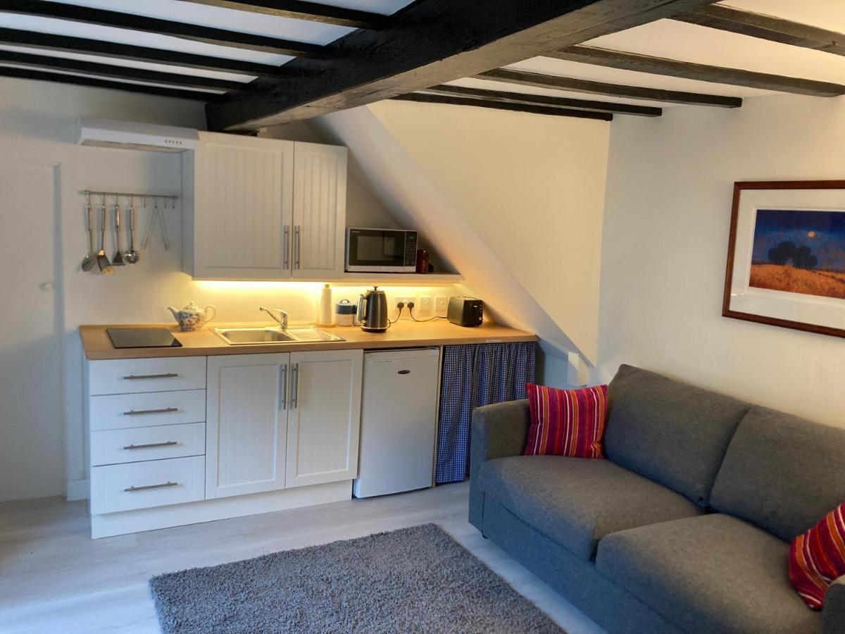 Bryntirion Farmhouse Apartment With Hot Tub Llanfair Caereinion Экстерьер фото