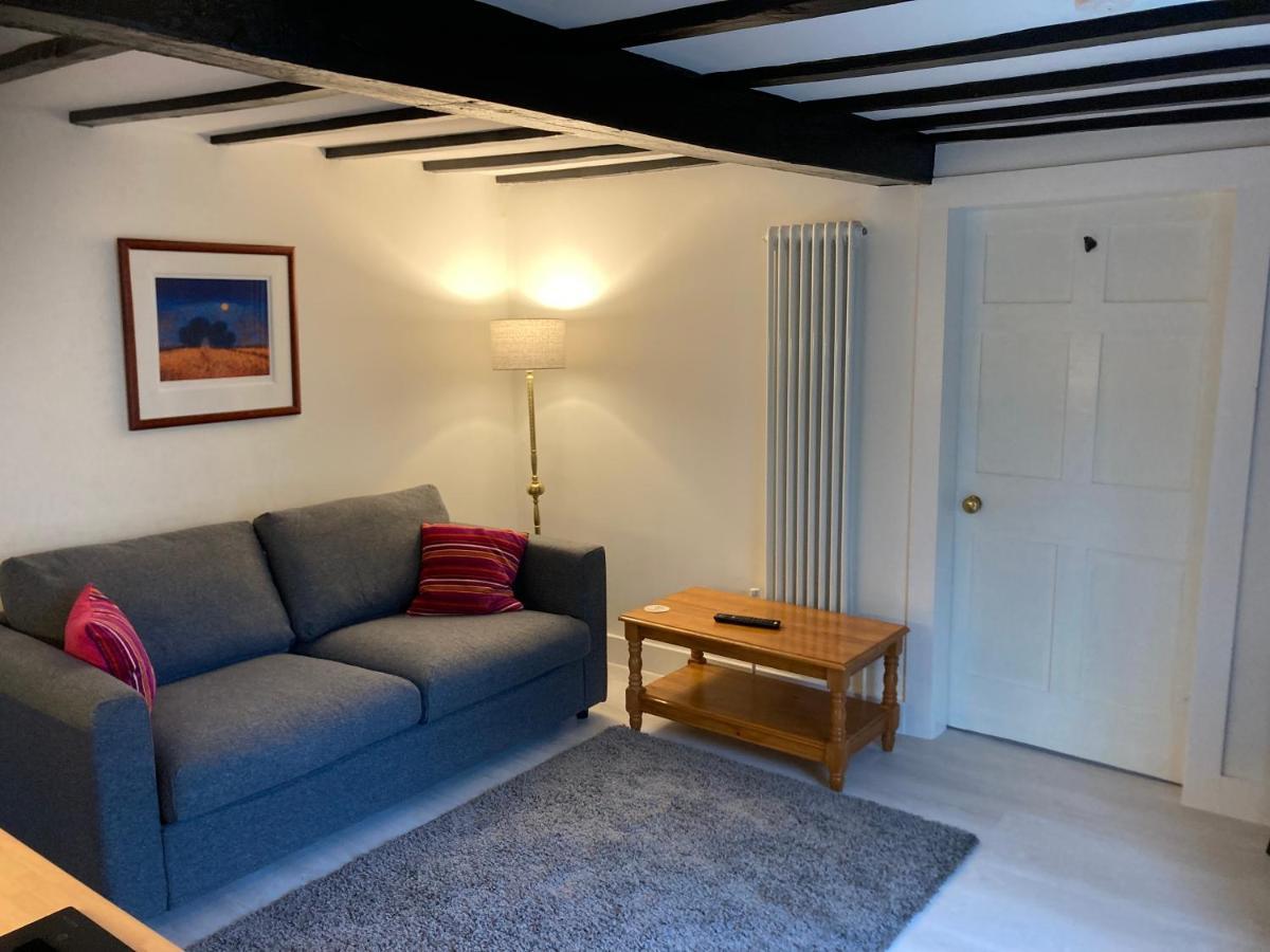 Bryntirion Farmhouse Apartment With Hot Tub Llanfair Caereinion Экстерьер фото